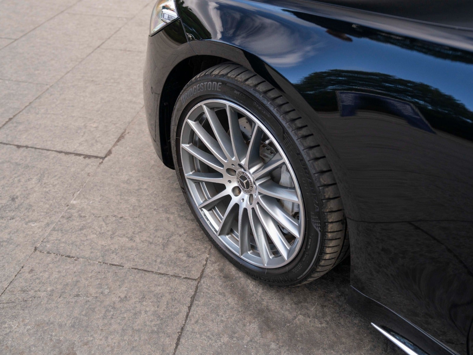 Sort Mercedes S580 e fra 2022