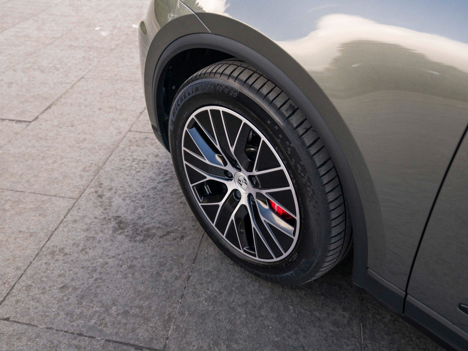 Grøn Porsche Macan 4S fra 2025