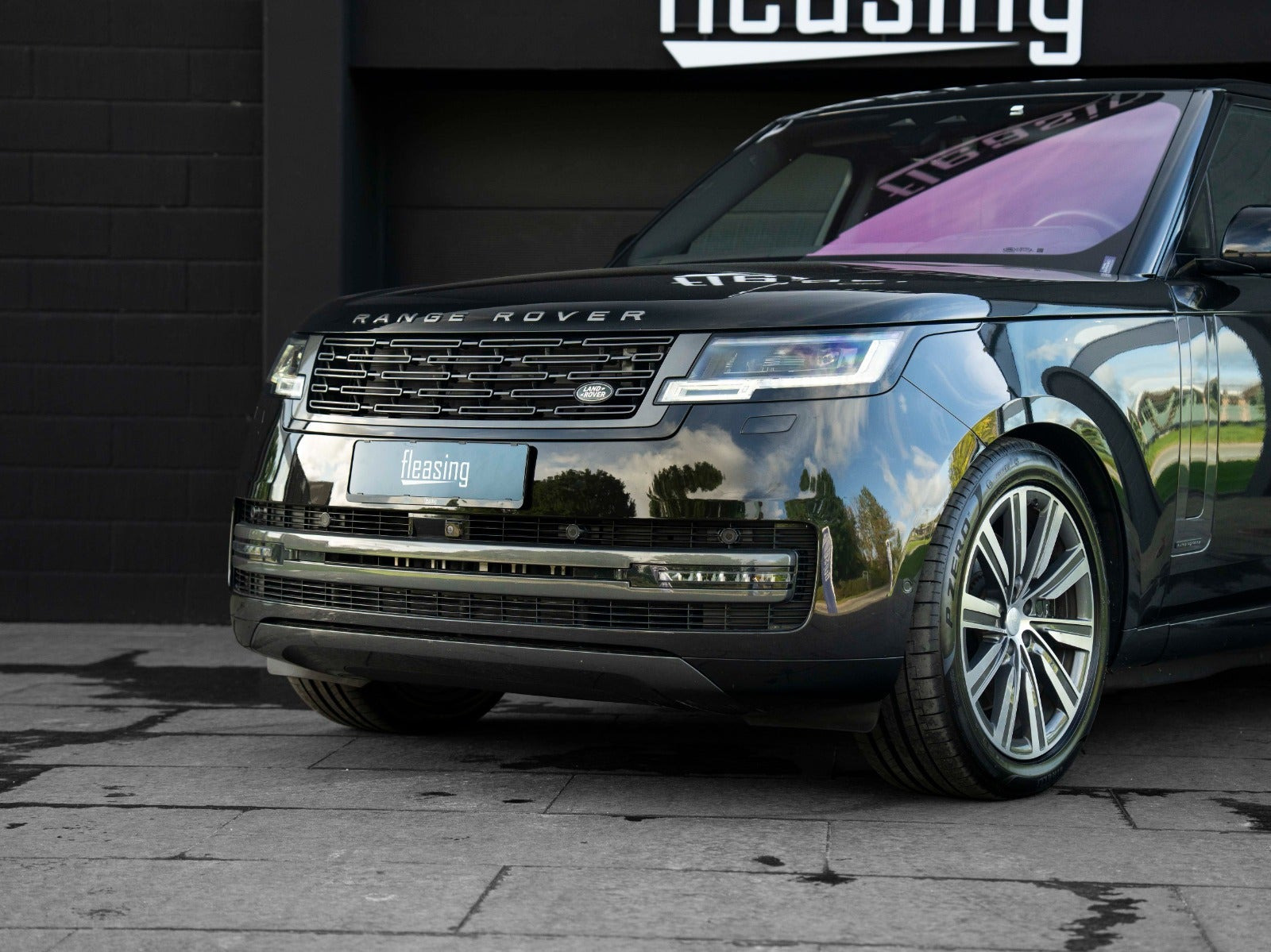 Sort Land Rover Range Rover fra 2023