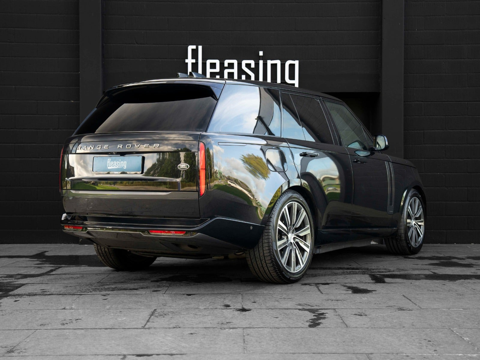 Sort Land Rover Range Rover fra 2023