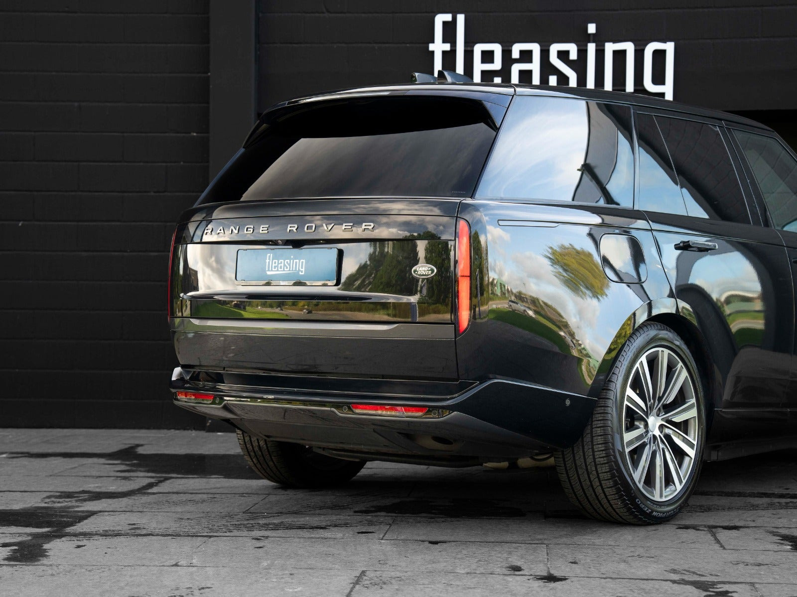 Sort Land Rover Range Rover fra 2023