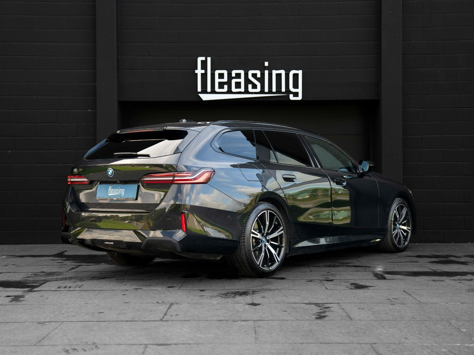 Sort BMW i5 fra 2024