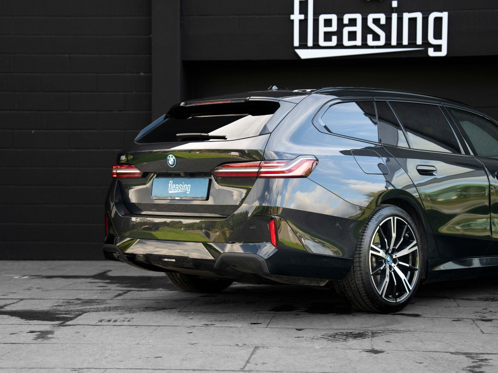 Sort BMW i5 fra 2024