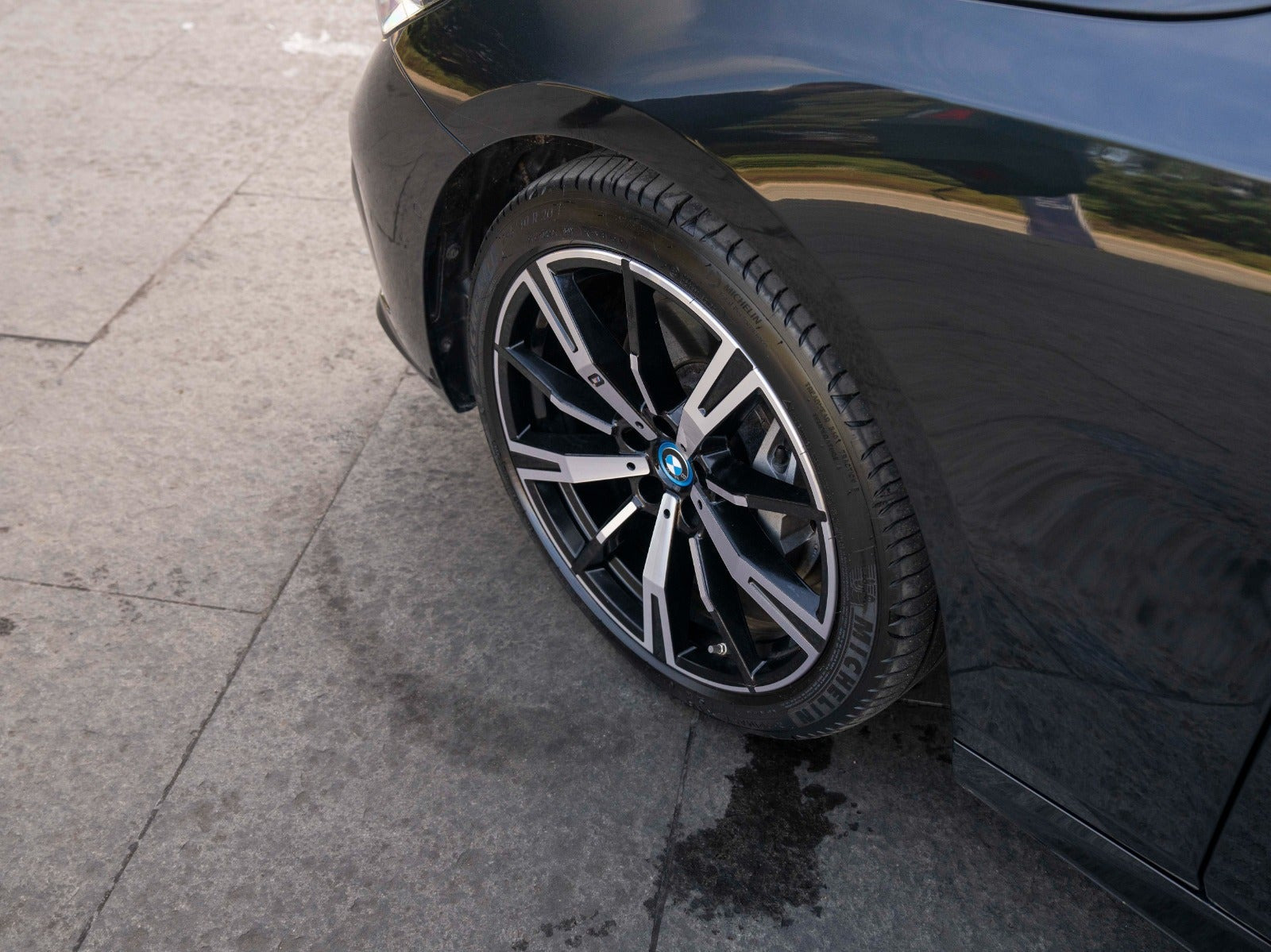 Sort BMW i5 fra 2024