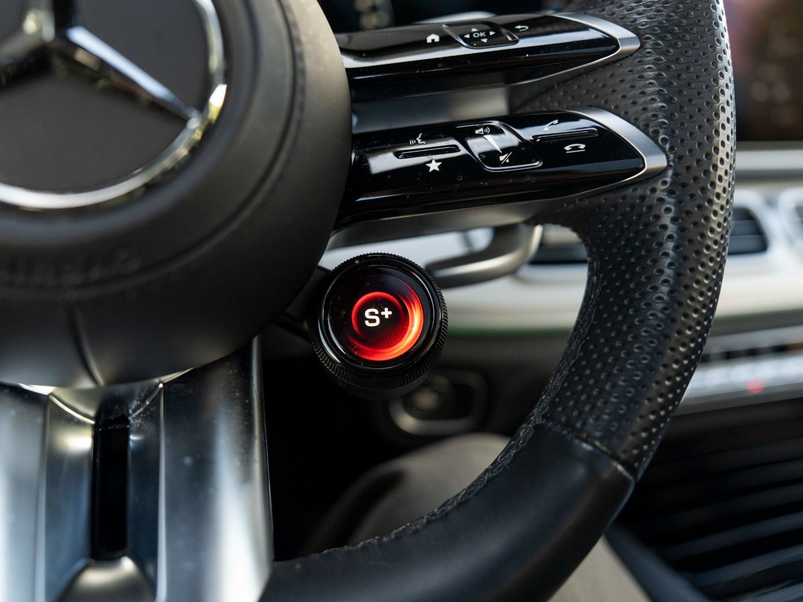 Sort Mercedes GLE53 fra 2024