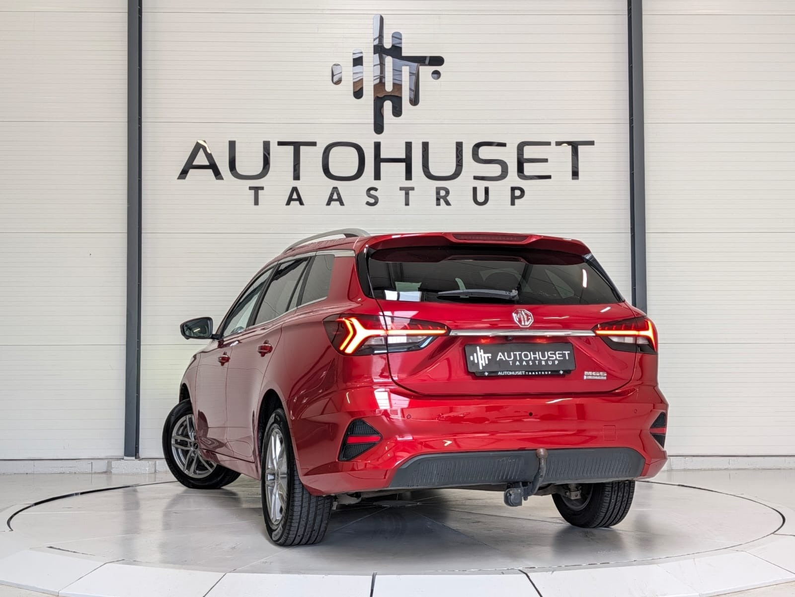 Rød MG MG5 fra 2023