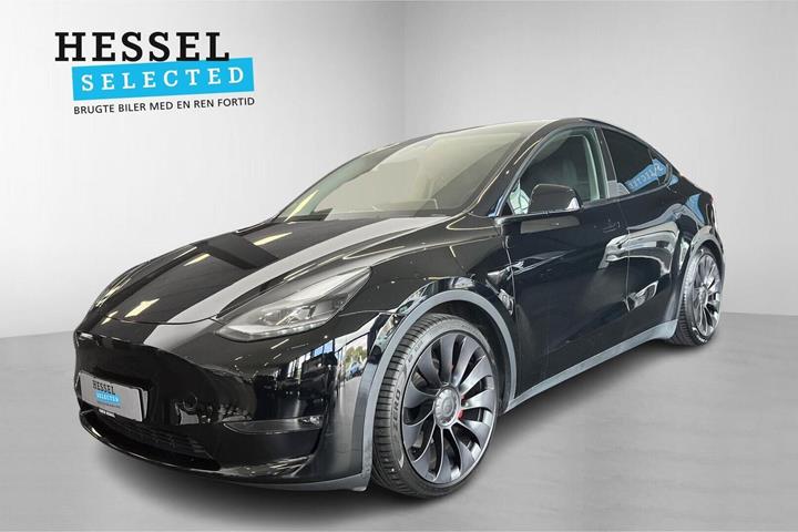 Sort Tesla Model Y fra 2023 set udefra
