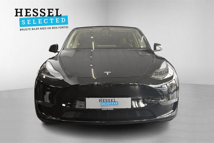 Sort Tesla Model Y fra 2023
