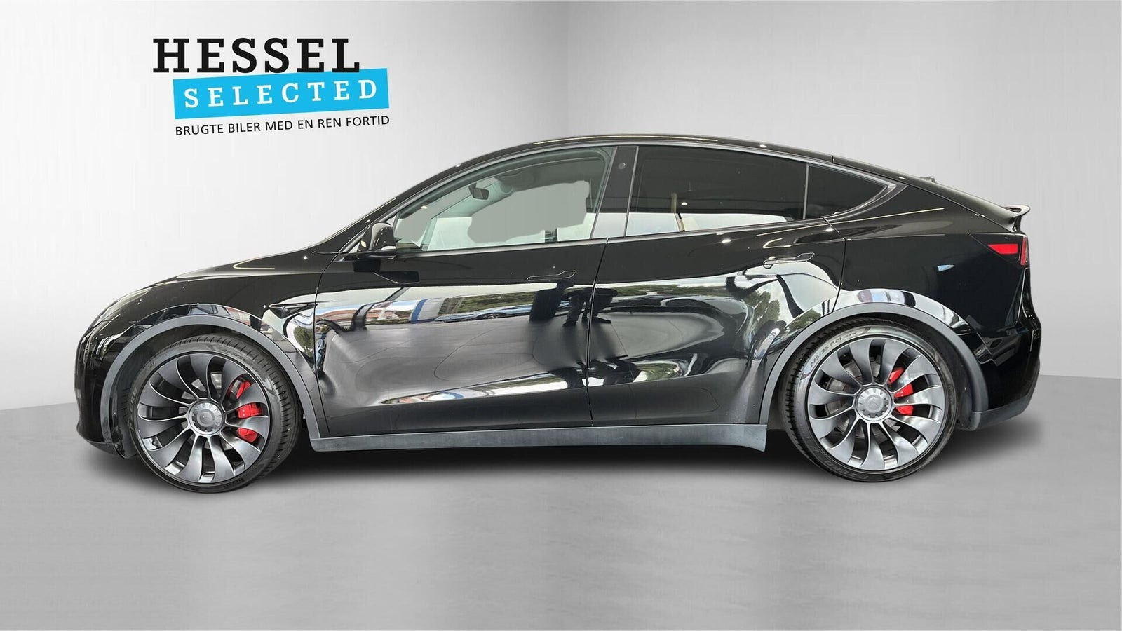Sort Tesla Model Y fra 2023