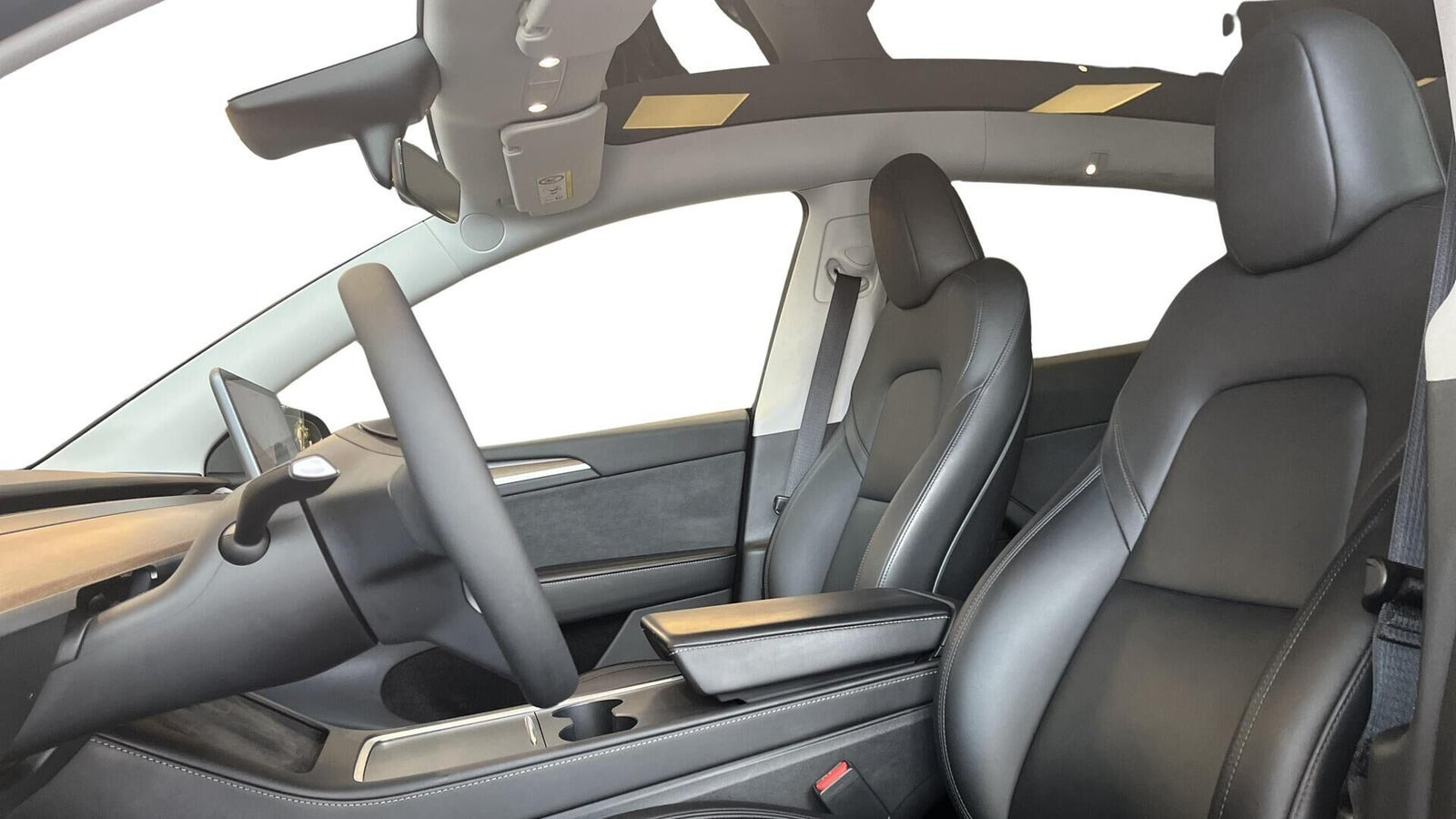 Sort Tesla Model Y fra 2023