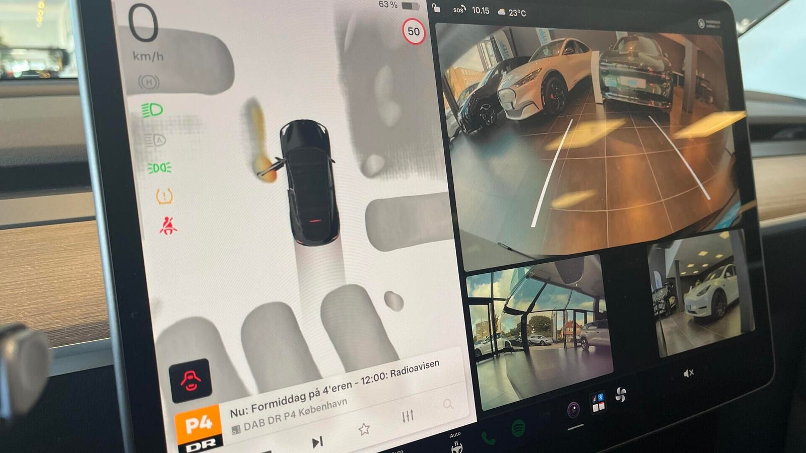 Sort Tesla Model Y fra 2023