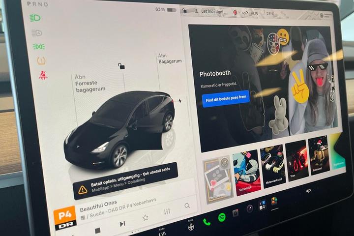 Sort Tesla Model Y fra 2023