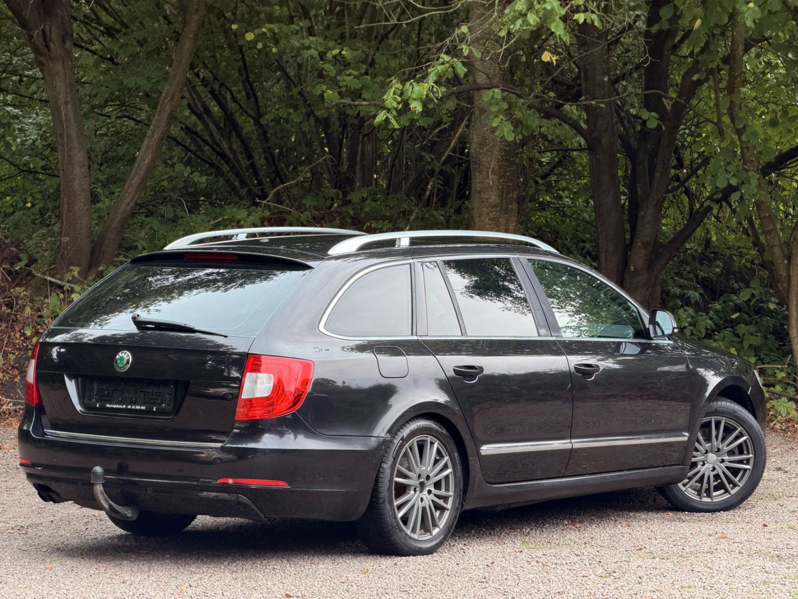 Gul Skoda Superb fra 2012