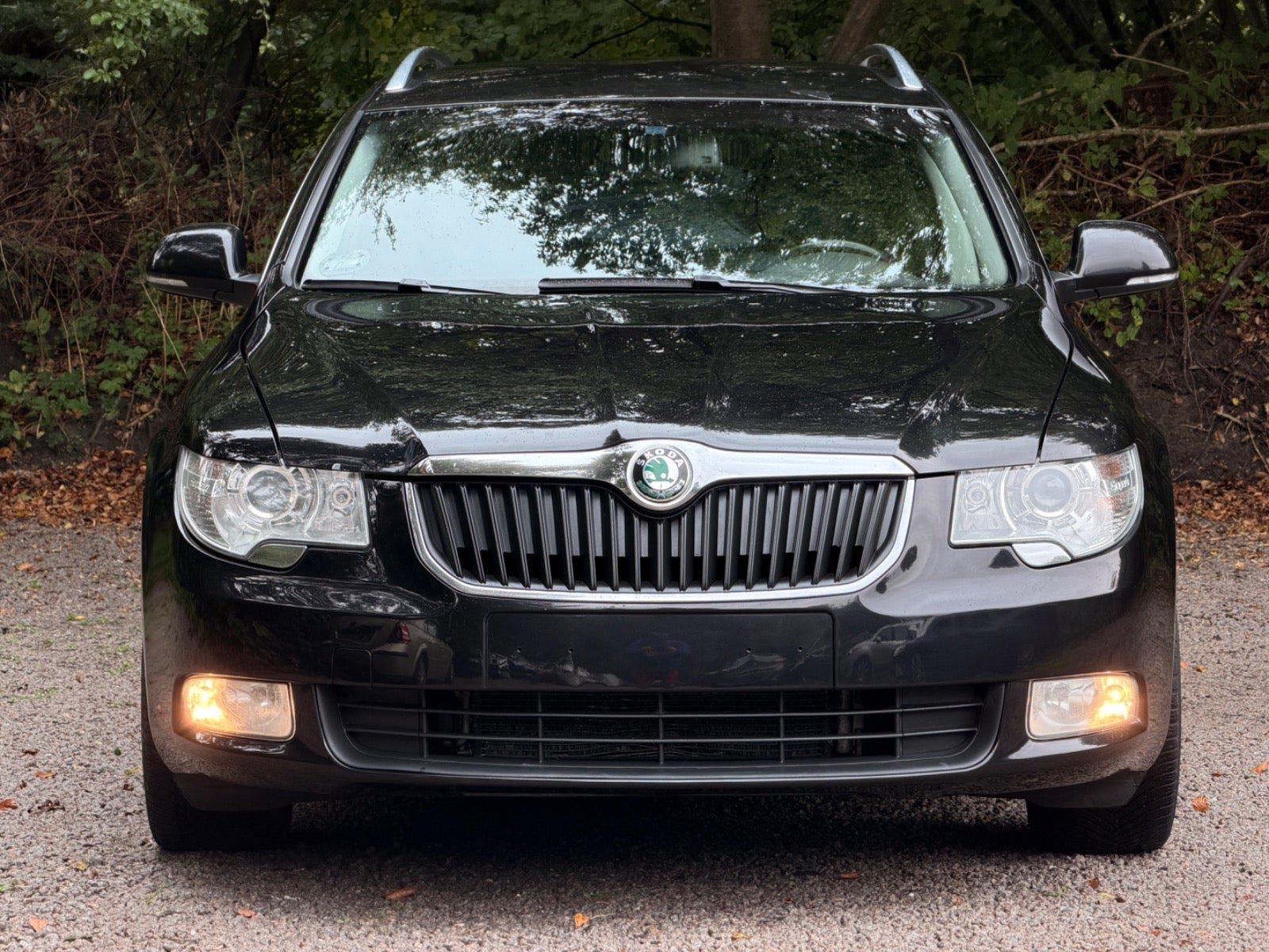 Gul Skoda Superb fra 2012