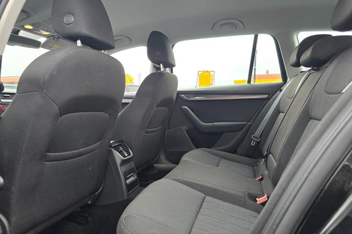 Sort Skoda Octavia fra 2020