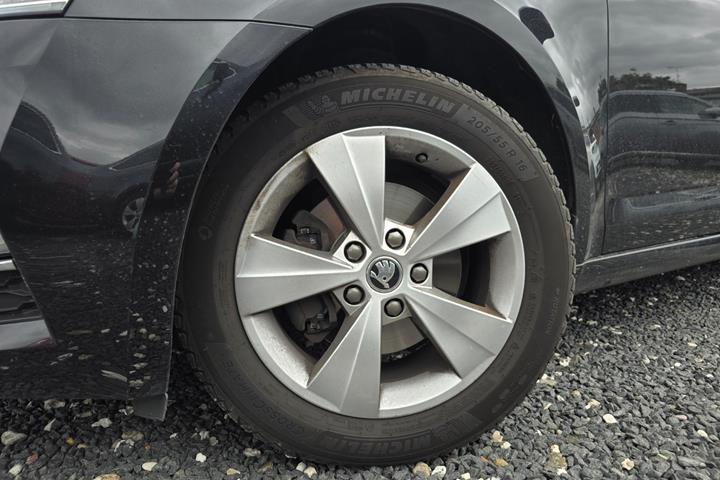 Sort Skoda Octavia fra 2020