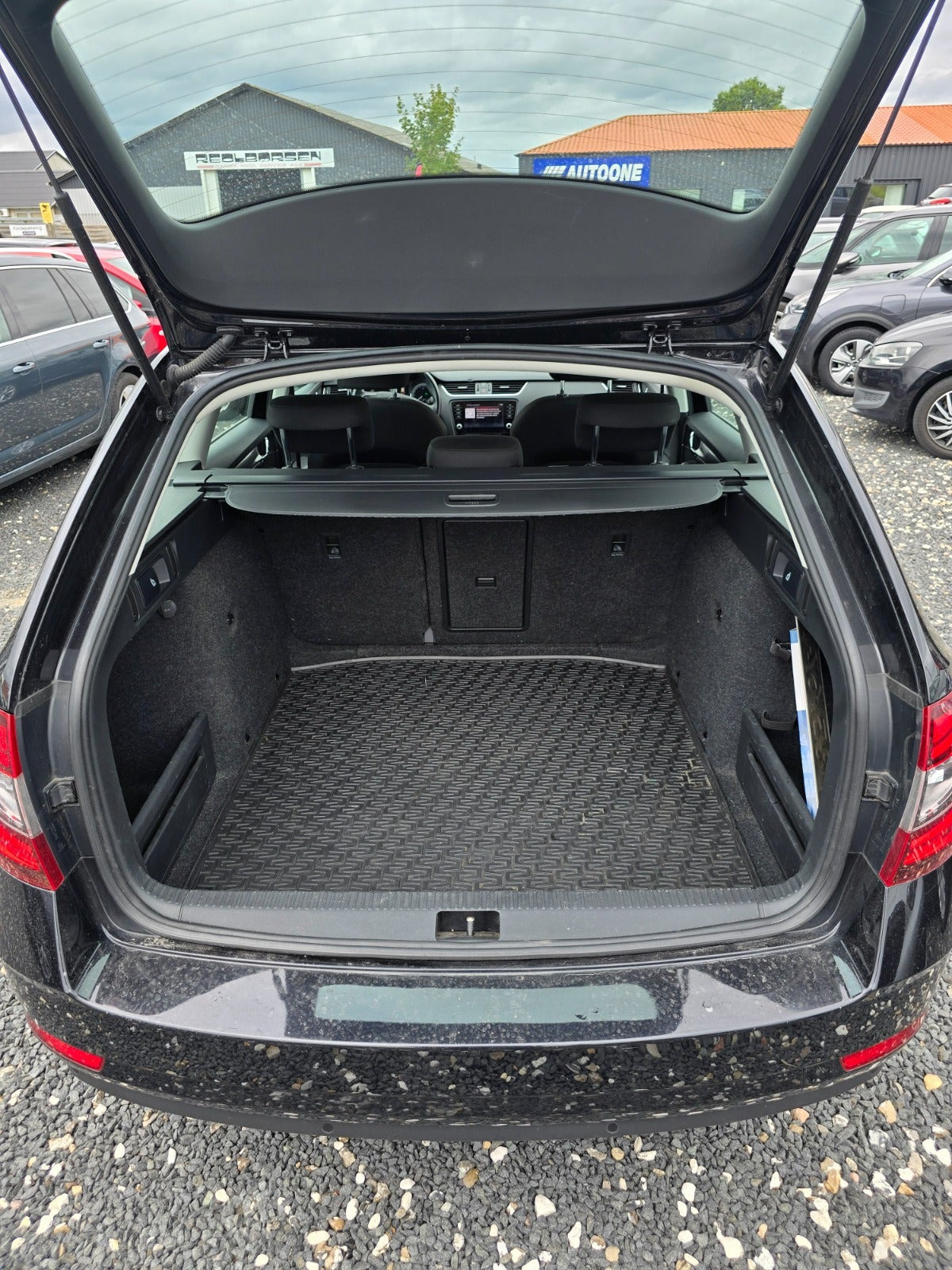 Sort Skoda Octavia fra 2020