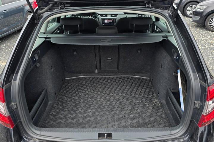 Sort Skoda Octavia fra 2020