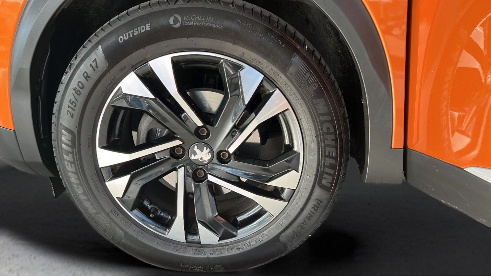 Orange Peugeot 2008 fra 2021