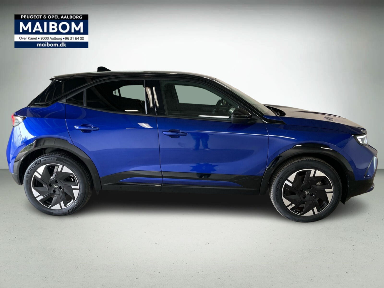 Blå Opel Mokka-e fra 2025