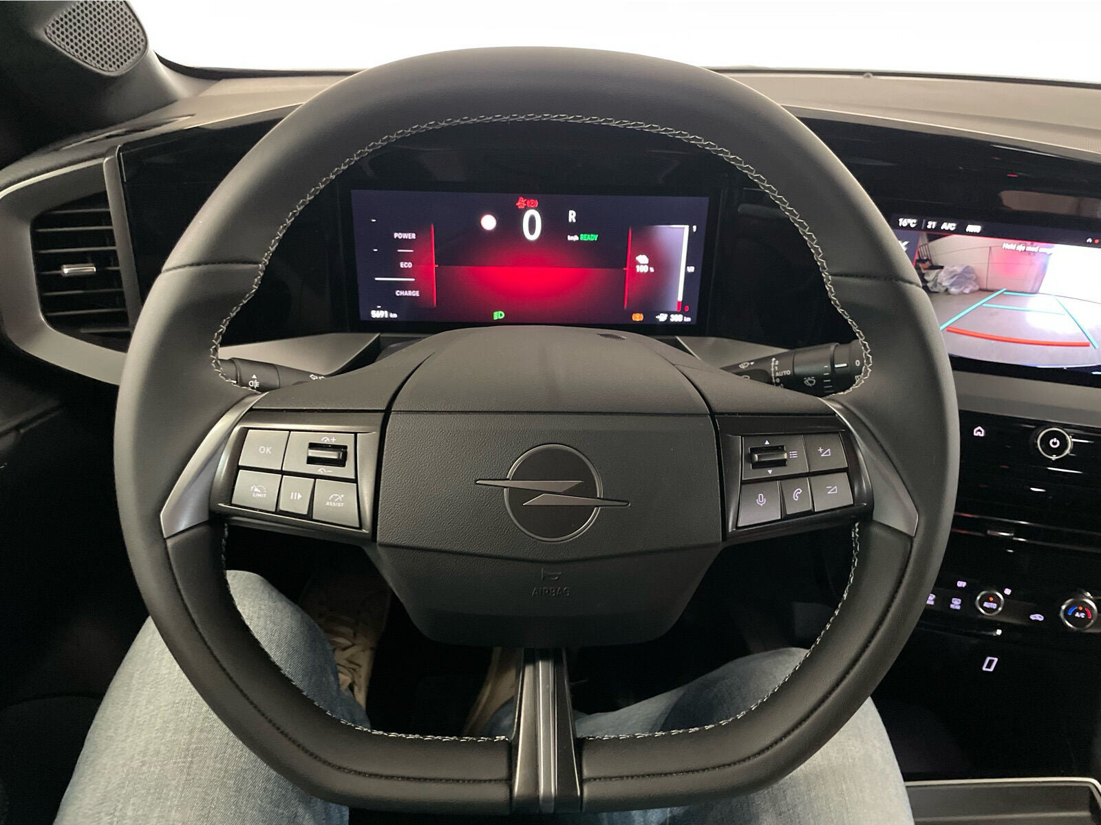 Blå Opel Mokka-e fra 2025