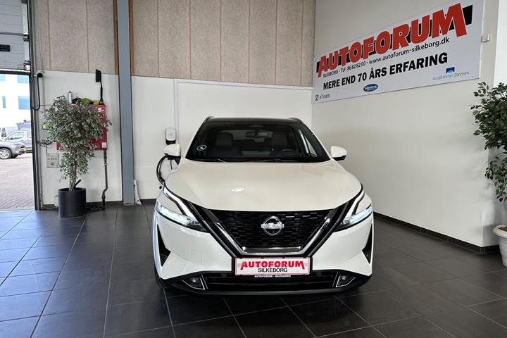 Hvid Nissan Qashqai fra 2023