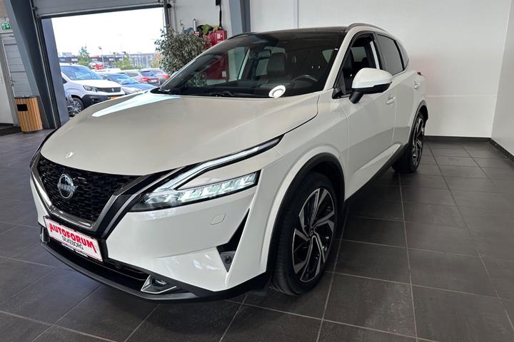 Hvid Nissan Qashqai fra 2023