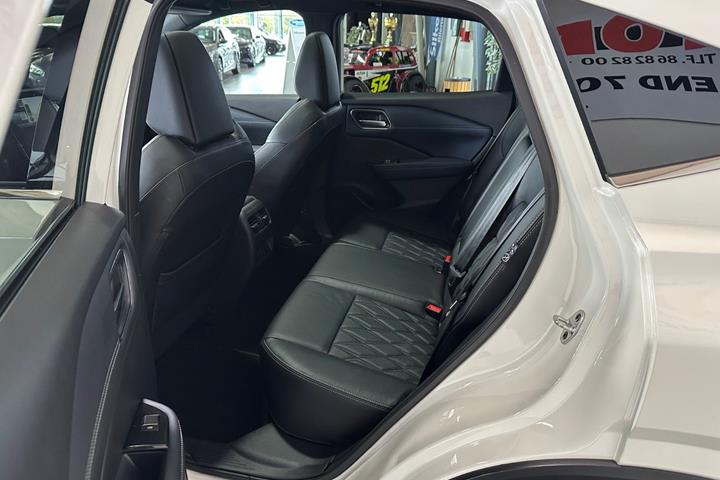 Hvid Nissan Qashqai fra 2023