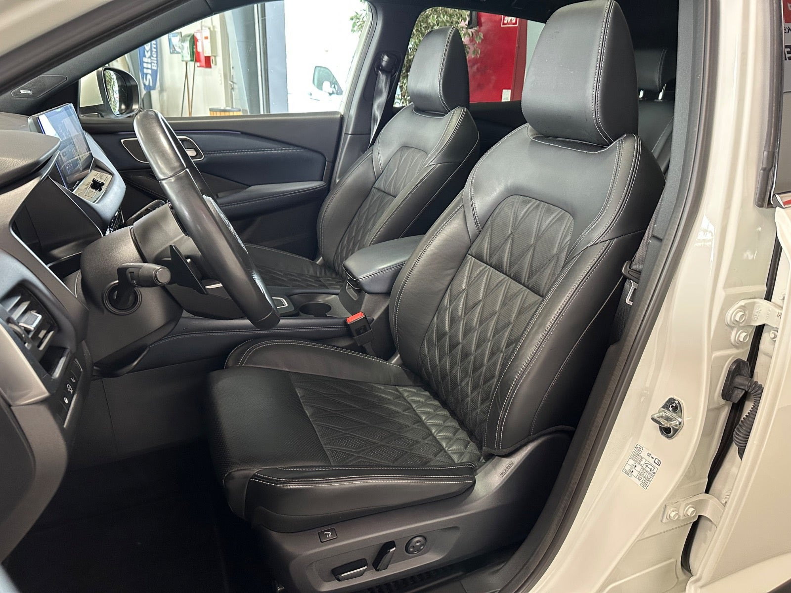 Hvid Nissan Qashqai fra 2023