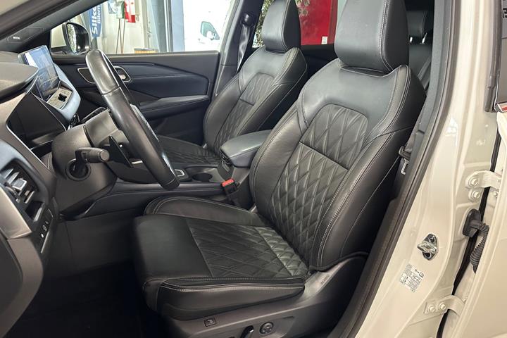 Hvid Nissan Qashqai fra 2023