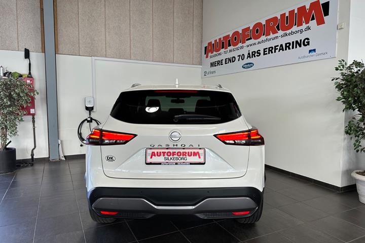 Hvid Nissan Qashqai fra 2023