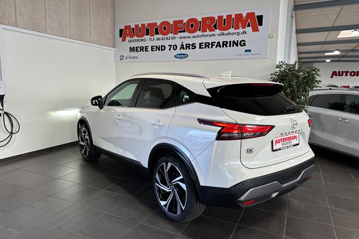 Hvid Nissan Qashqai fra 2023