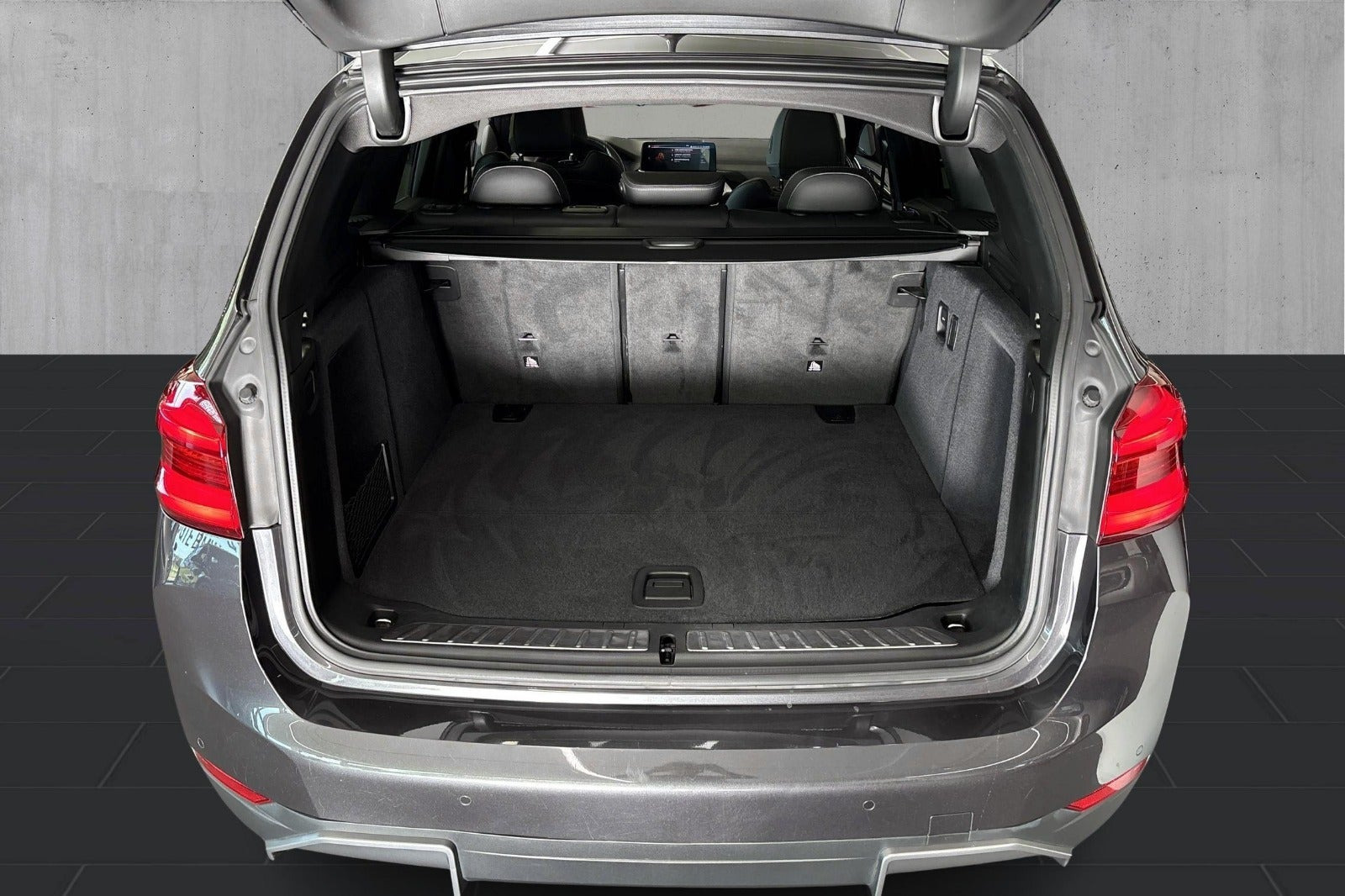 Grå BMW iX3 fra 2021