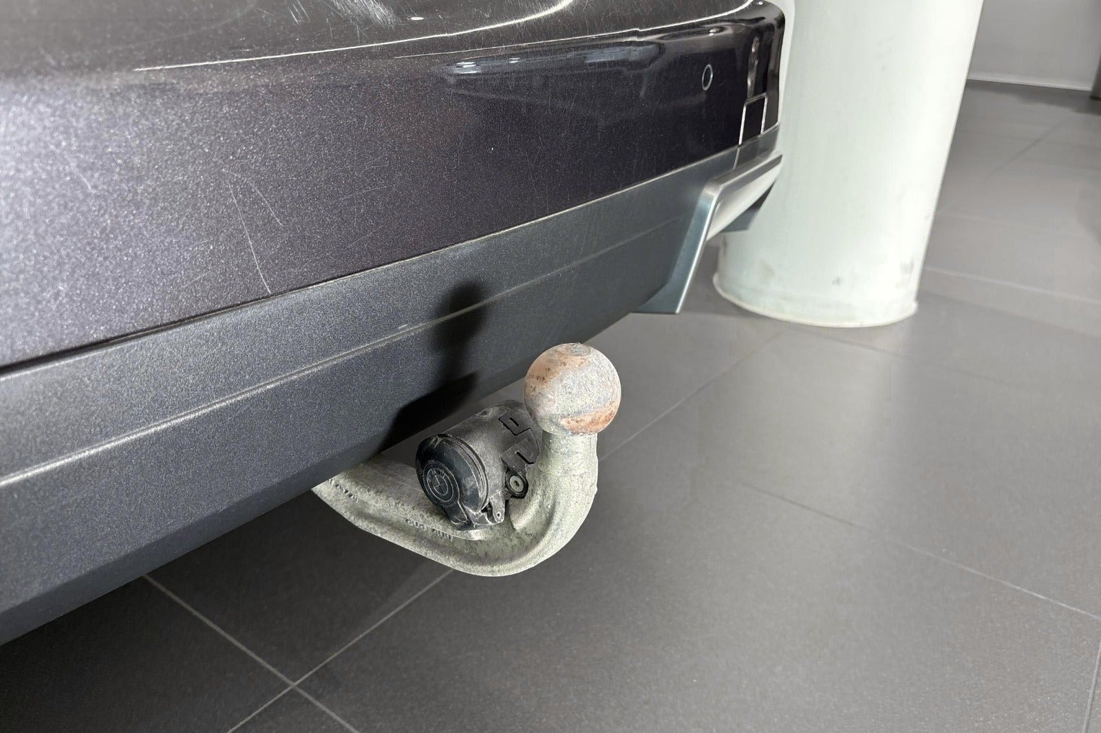 Grå BMW iX3 fra 2021