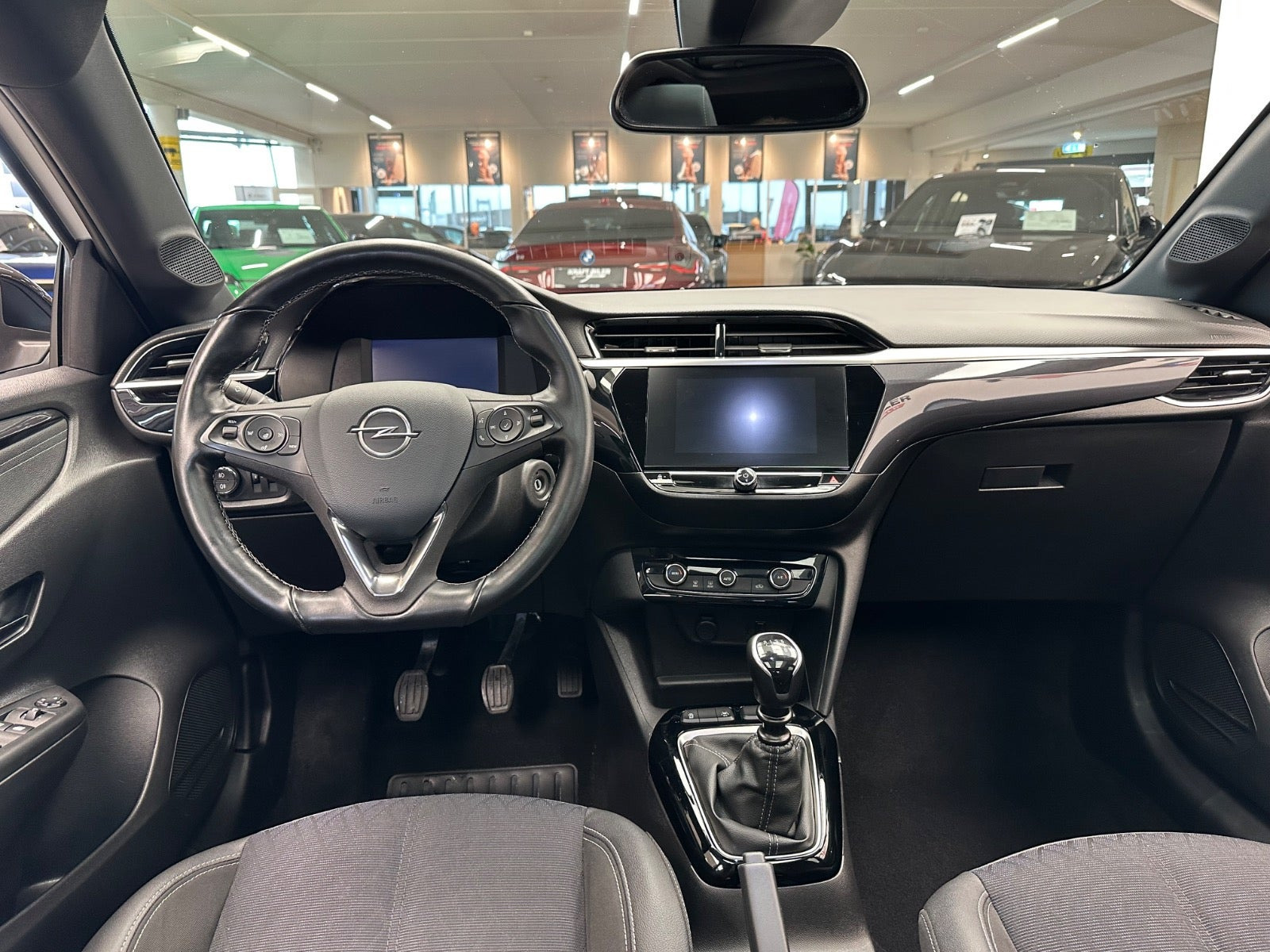 Hvid Opel Corsa fra 2023
