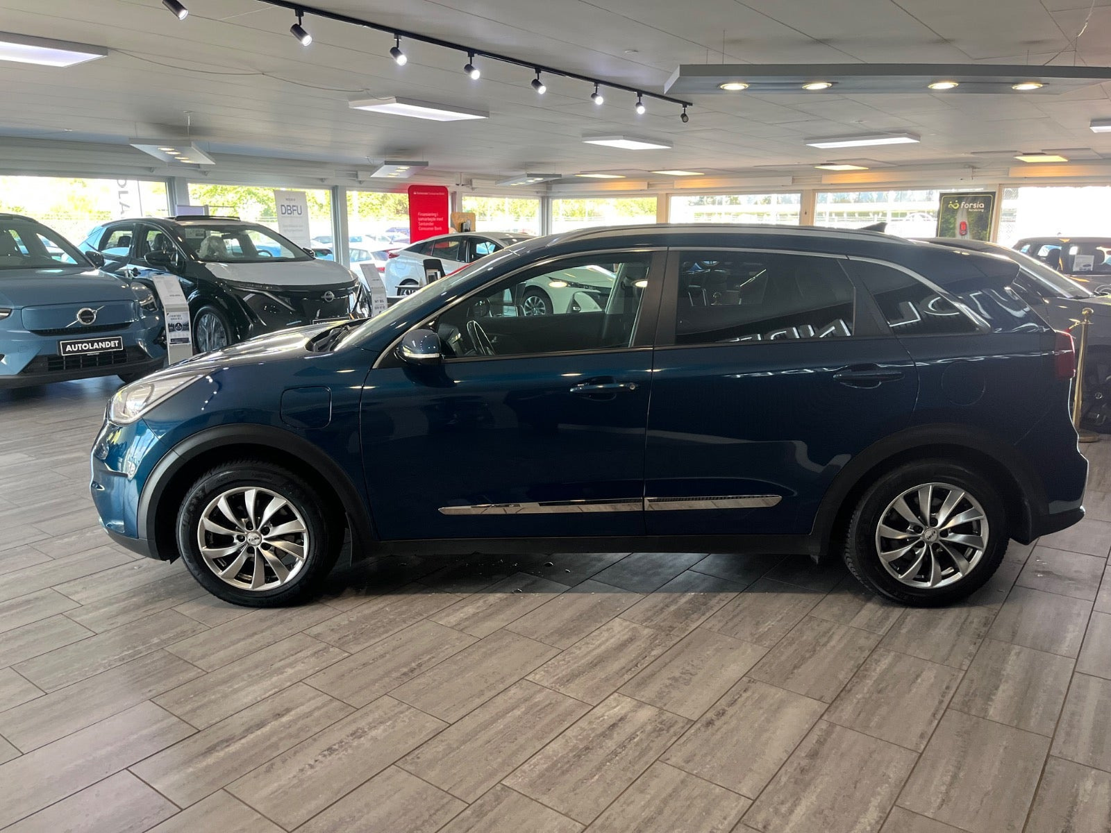 Blå Kia Niro fra 2019
