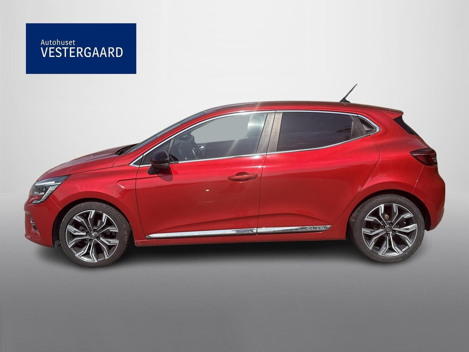 Rød Renault Clio V fra 2020