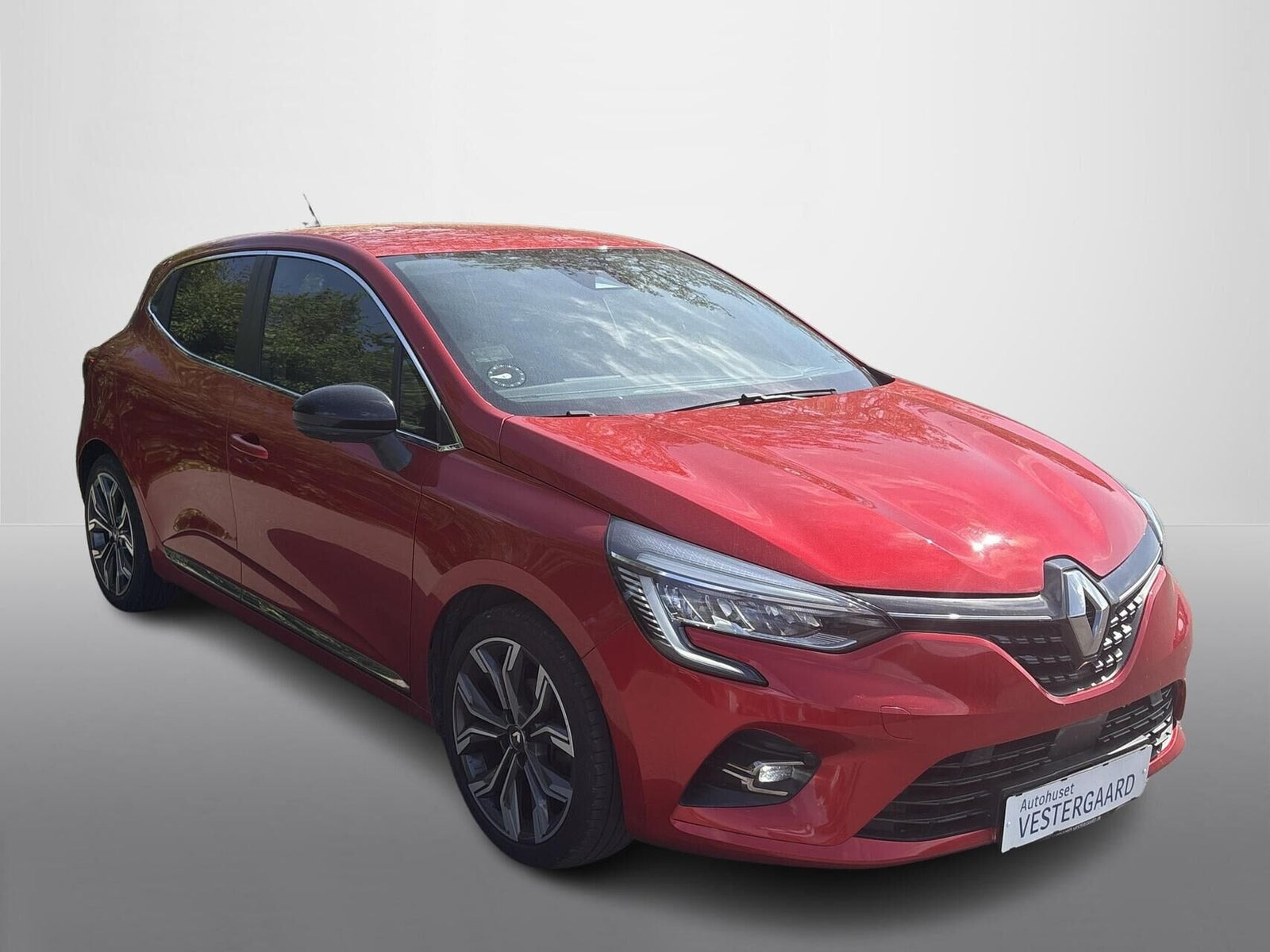 Rød Renault Clio V fra 2020
