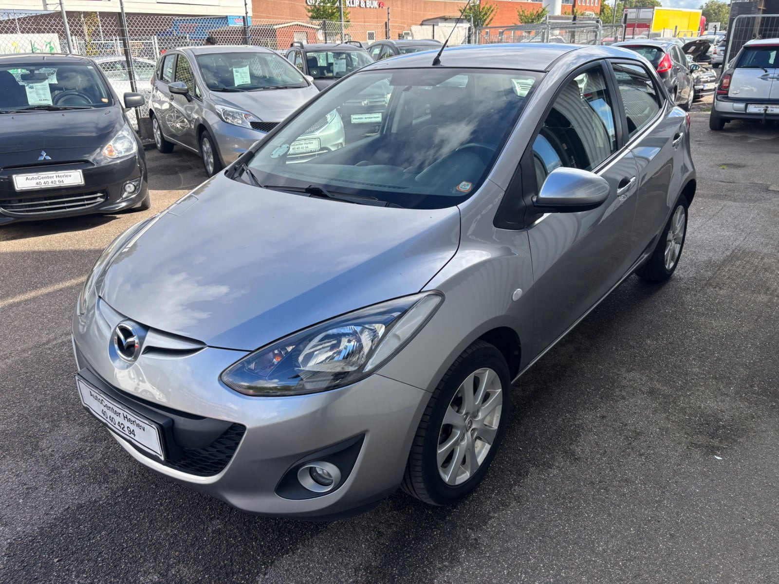 Grå Mazda 2 fra 2012