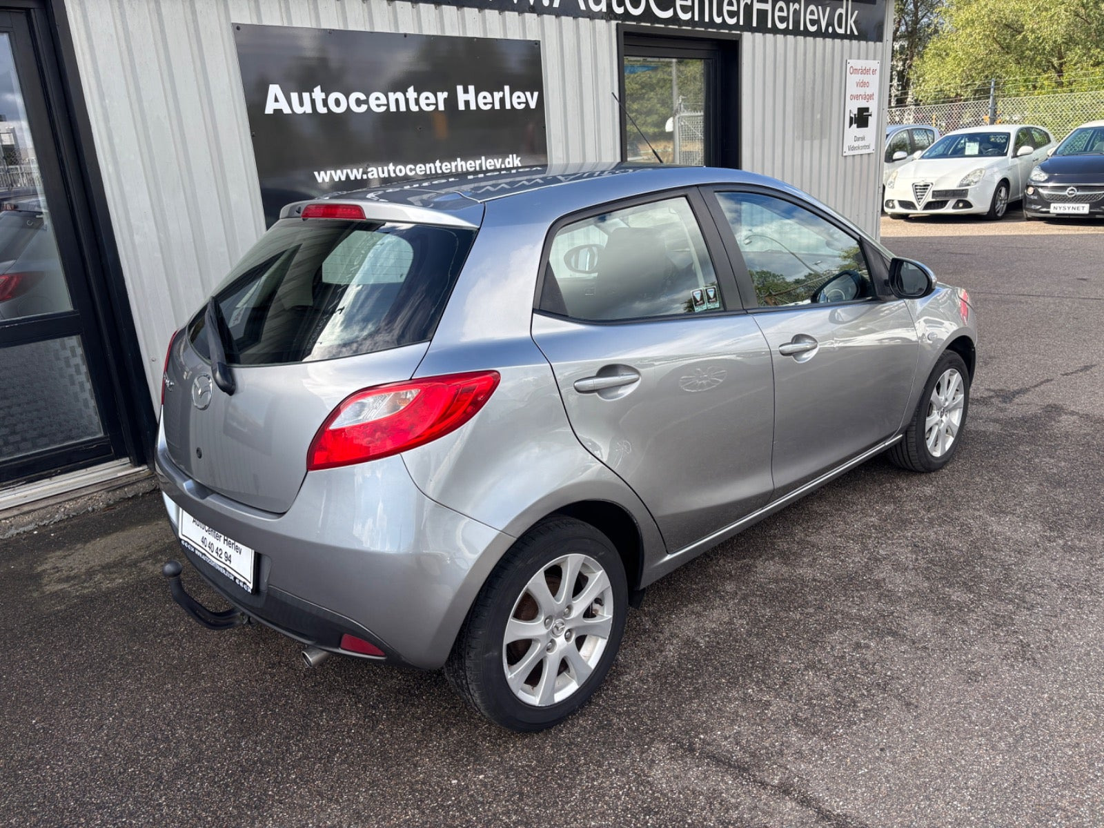 Grå Mazda 2 fra 2012