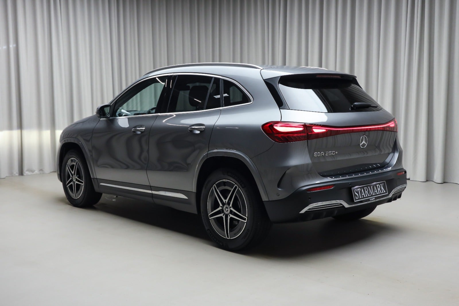 Grå Mercedes EQA250+ fra 2026