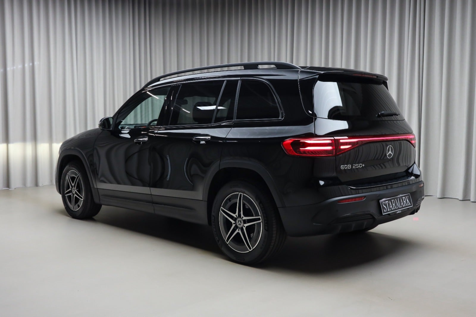 Sort Mercedes EQB250+ fra 2026