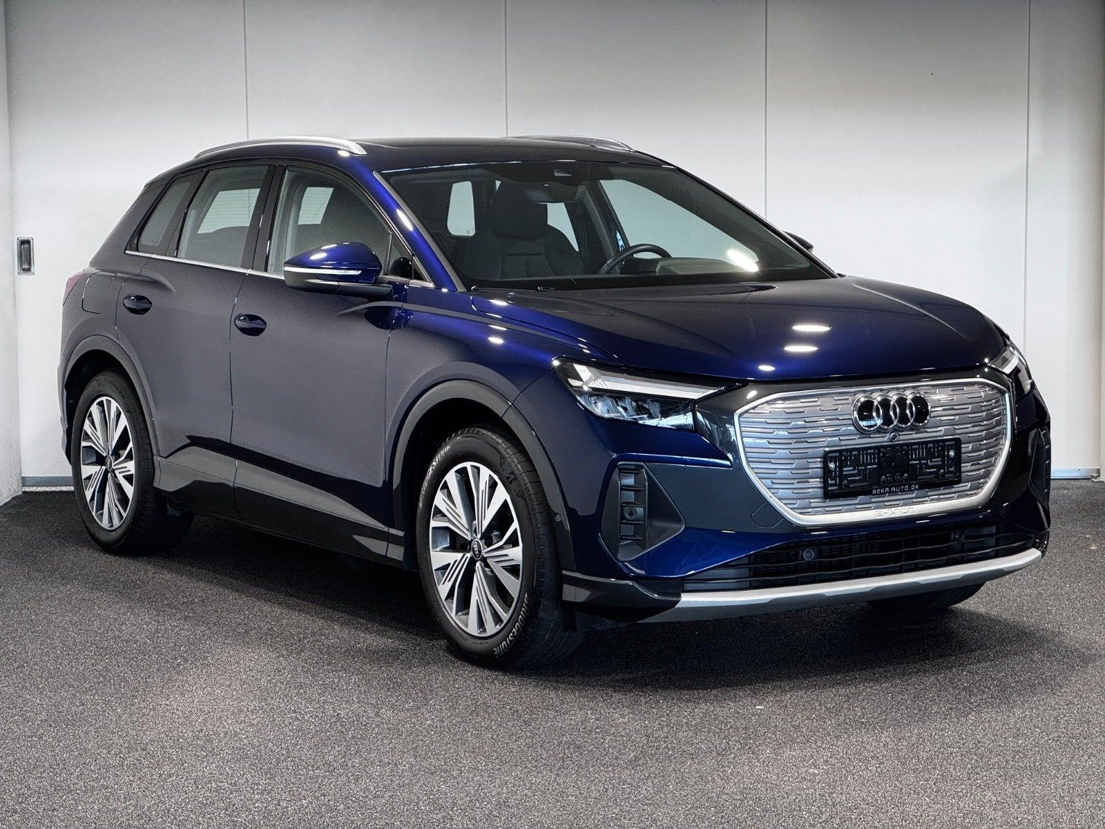 Blå Audi Q4 e-tron fra 2023