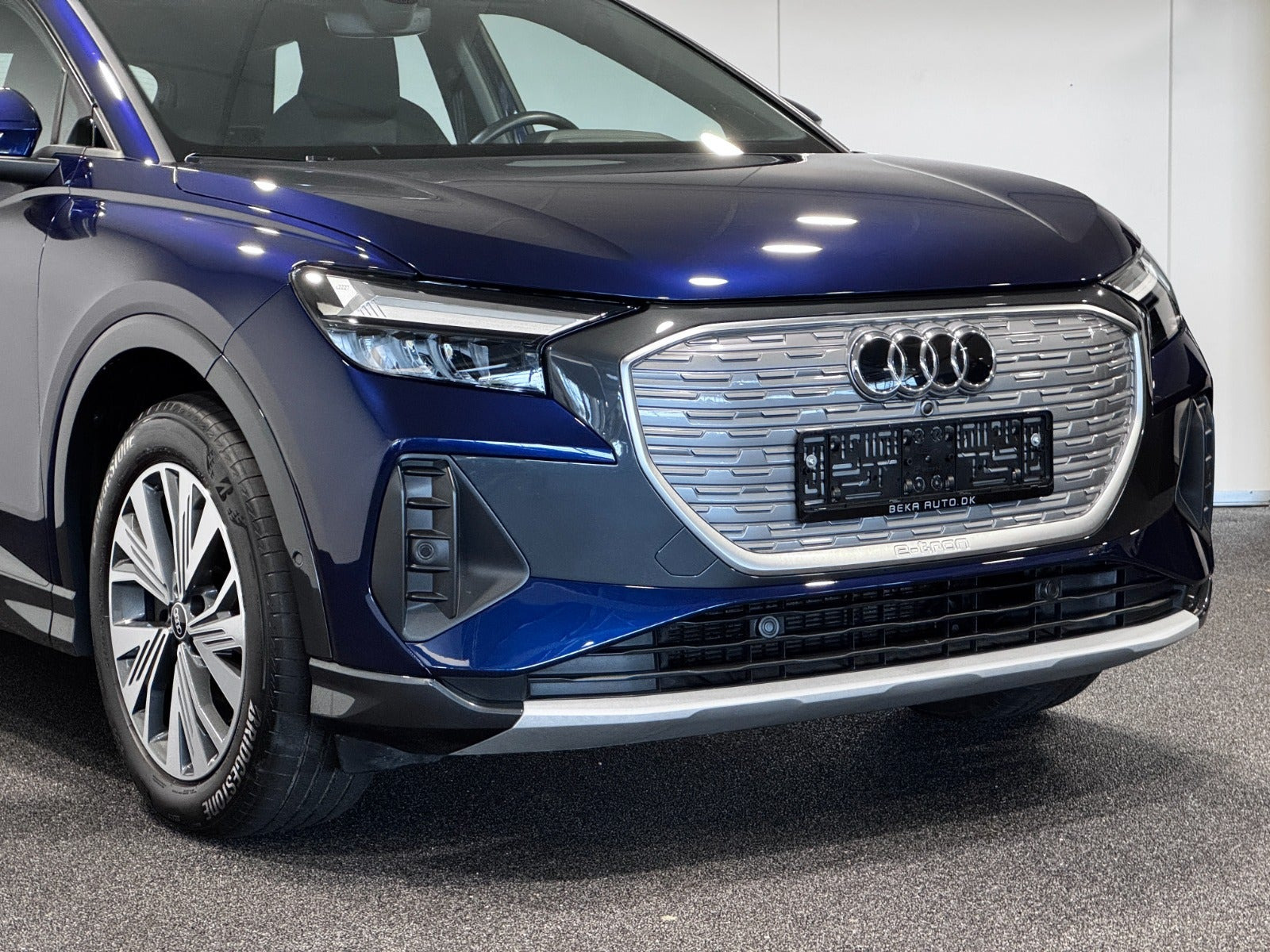 Blå Audi Q4 e-tron fra 2023