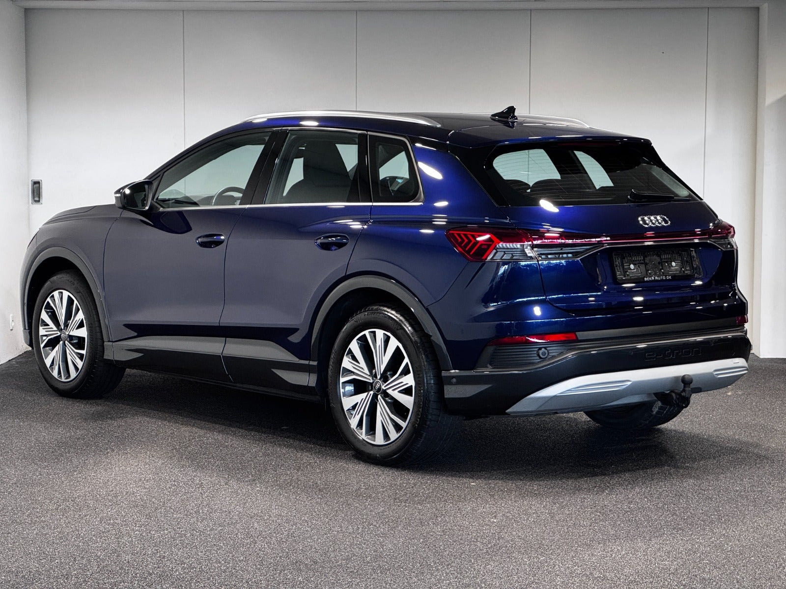 Blå Audi Q4 e-tron fra 2023