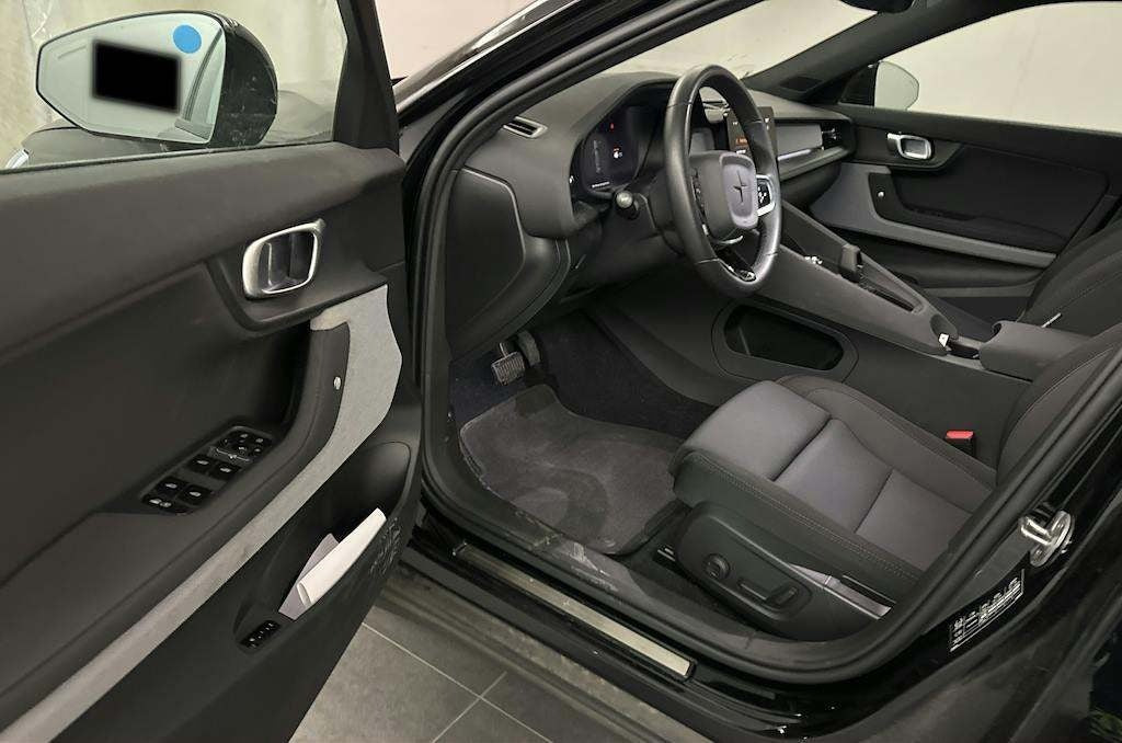 Sort Polestar 2 fra 2024