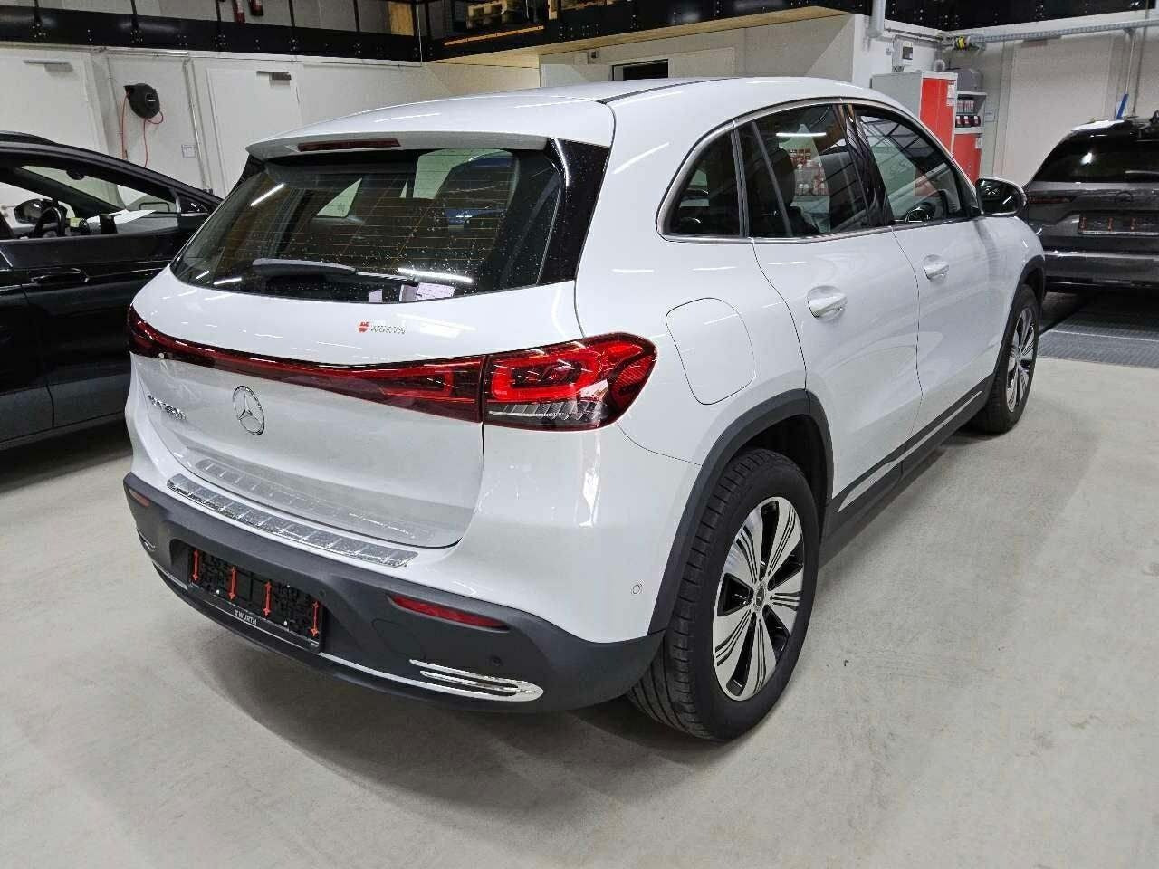 Hvid Mercedes EQA250+ fra 2024