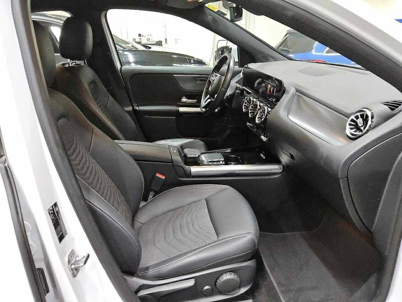 Hvid Mercedes EQA250+ fra 2024