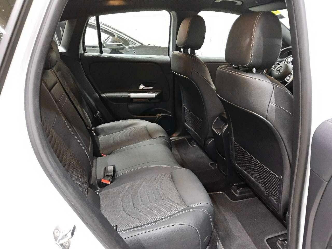 Hvid Mercedes EQA250+ fra 2024