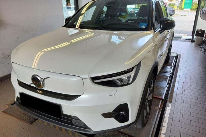 Hvid Volvo XC40 fra 2023